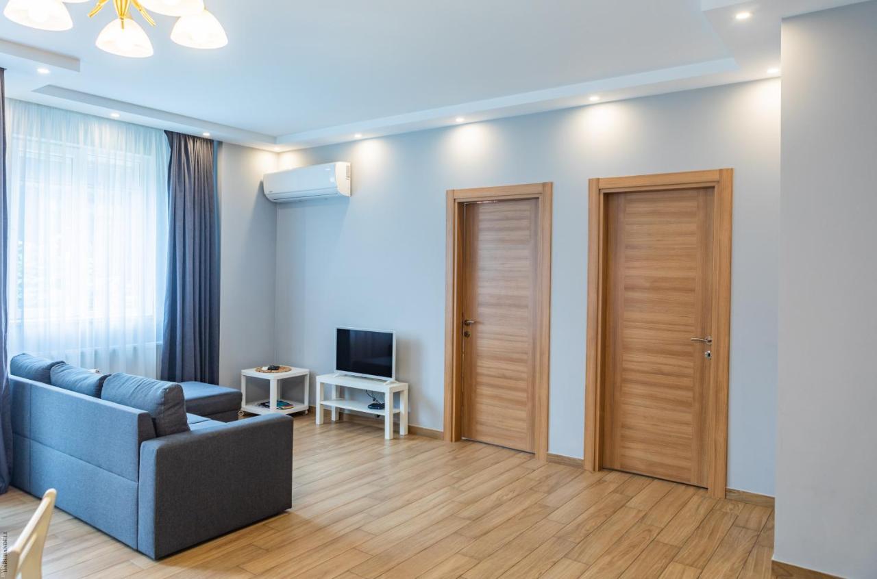 Apartment By The Sheraton Батуми Екстериор снимка