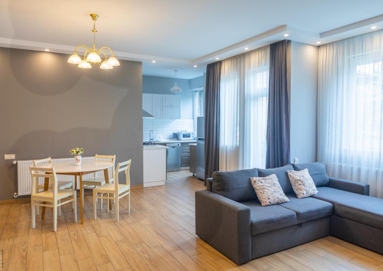 Apartment By The Sheraton Батуми Екстериор снимка