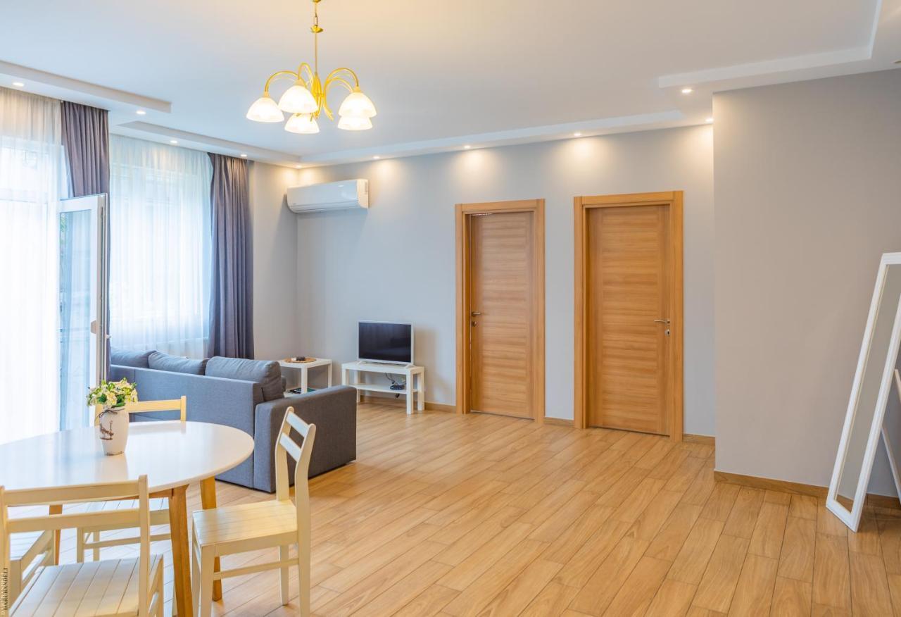 Apartment By The Sheraton Батуми Екстериор снимка