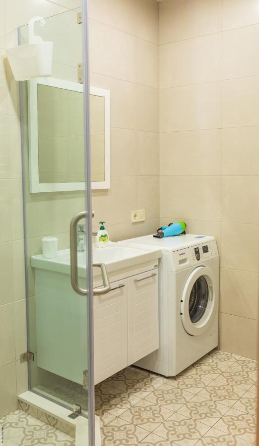 Apartment By The Sheraton Батуми Екстериор снимка