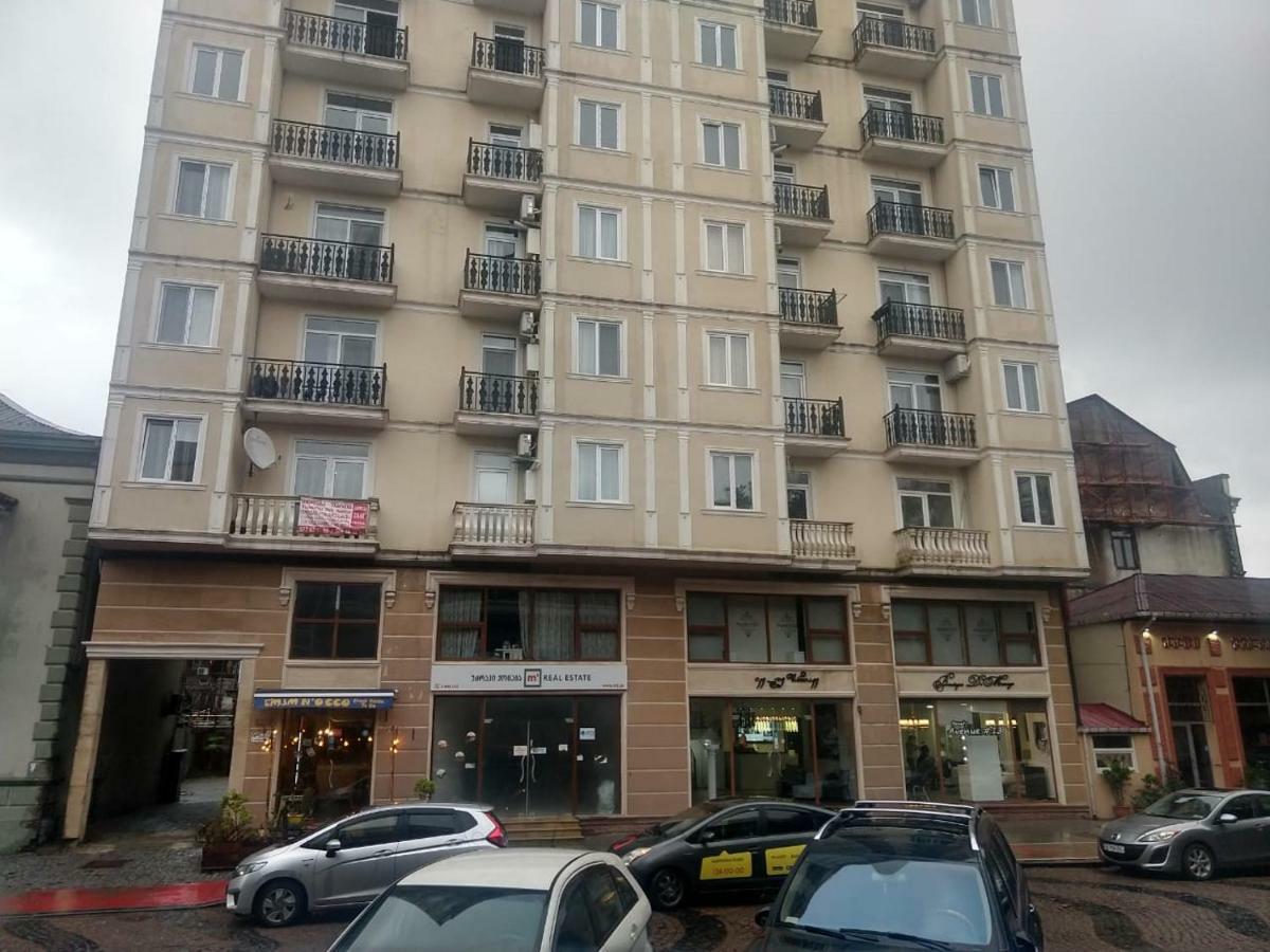 Apartment By The Sheraton Батуми Екстериор снимка
